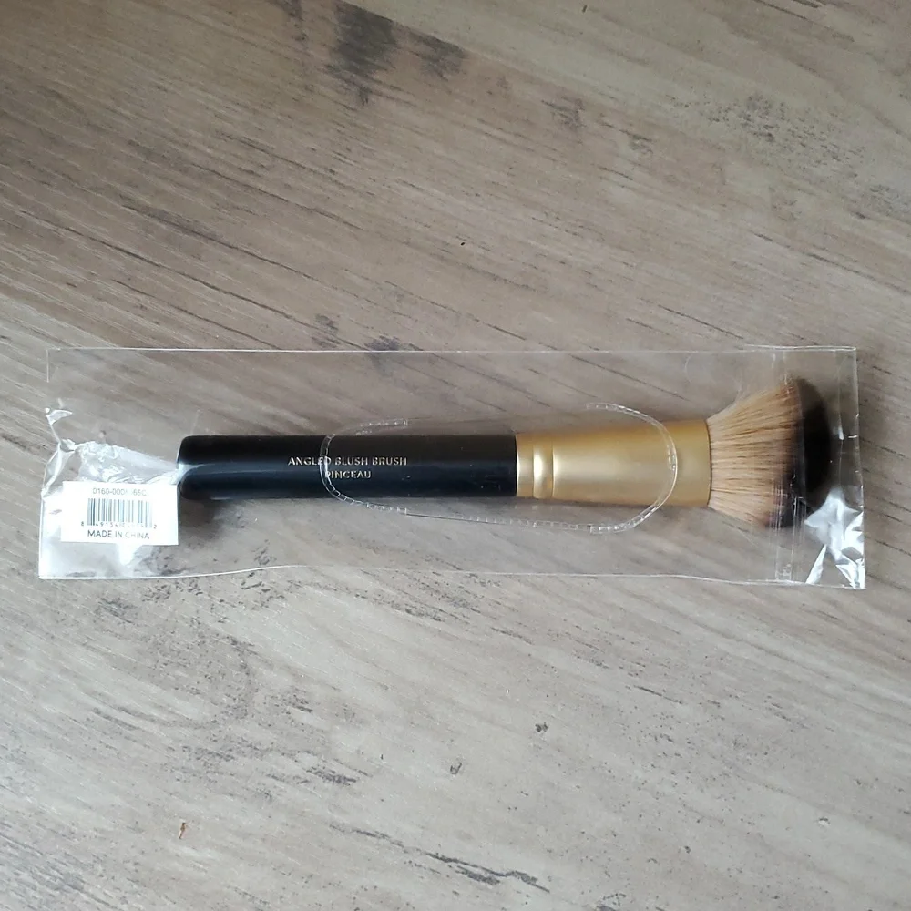 🆕️ LAURA GELLER Angled Blush Brush Pinceau